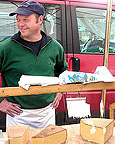 Käsekeller auf dem Wochenmarkt